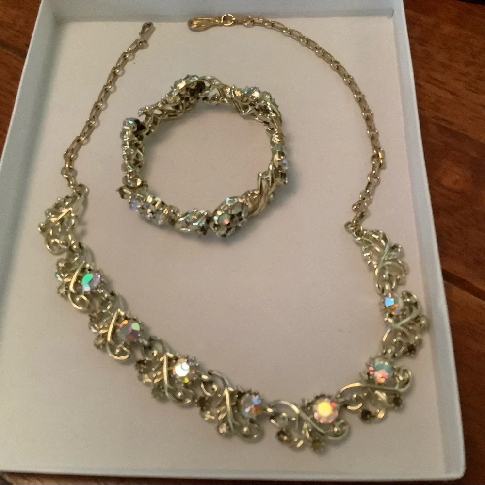 CORO Vintage Set Necklace Bracelet Leaf Rhinestone Goldplated - Picture 1 of 8